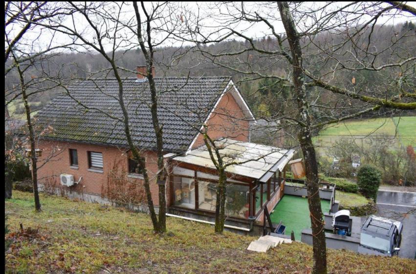 Villa Les Cinq Francais à Nismes Extérieur photo