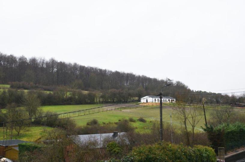 Villa Les Cinq Francais à Nismes Extérieur photo